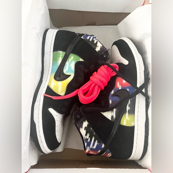 Lightly Used Nike SB Dunk High TV Signal - Picture 5 of 6